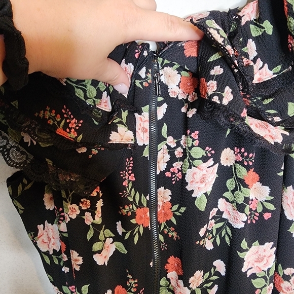 City Chic off shoulder floral maxi dress. Elastic waist. Belted. Size 16. - Picture 10 of 14